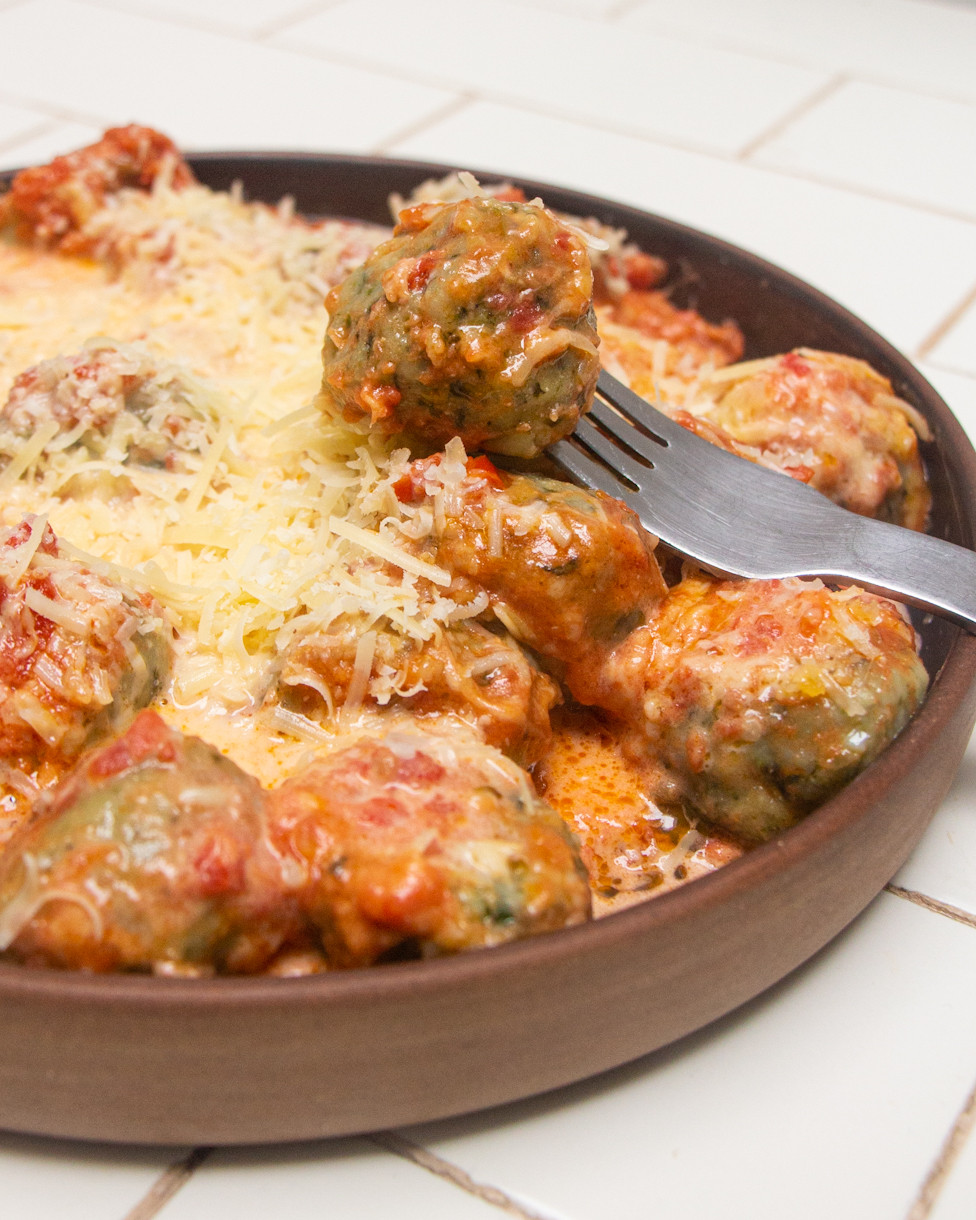 MALFATTI COM MOLHO ROSA