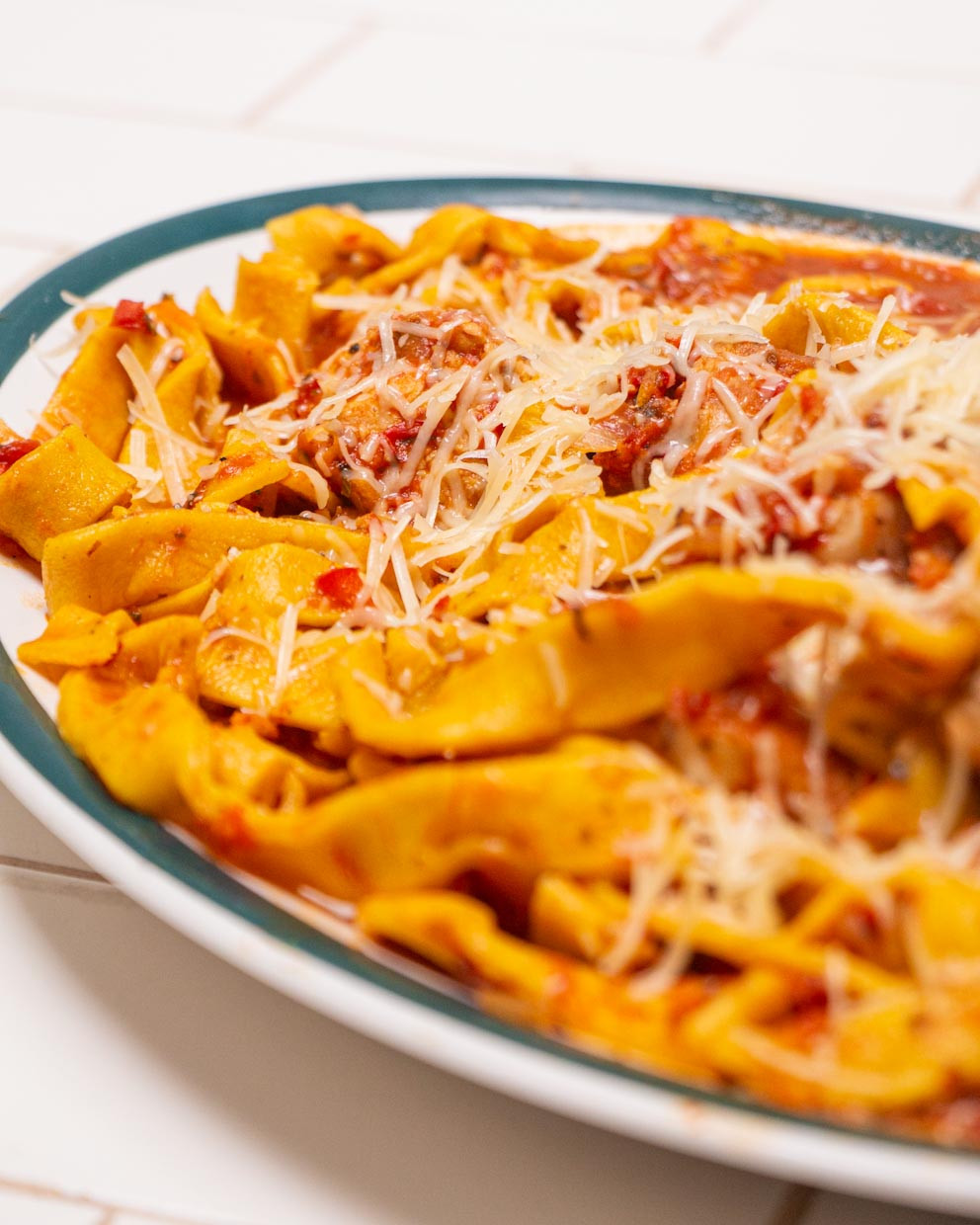MACARRÃO DE CÚRCUMA COM TUCCO