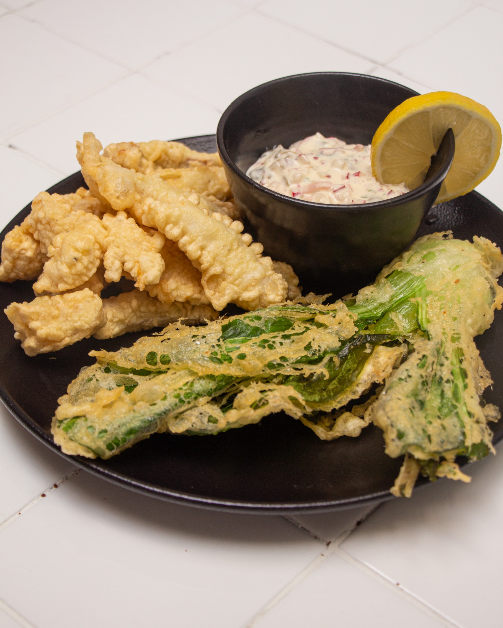 TEMPURA DE PEIXE COM TÁRTARO