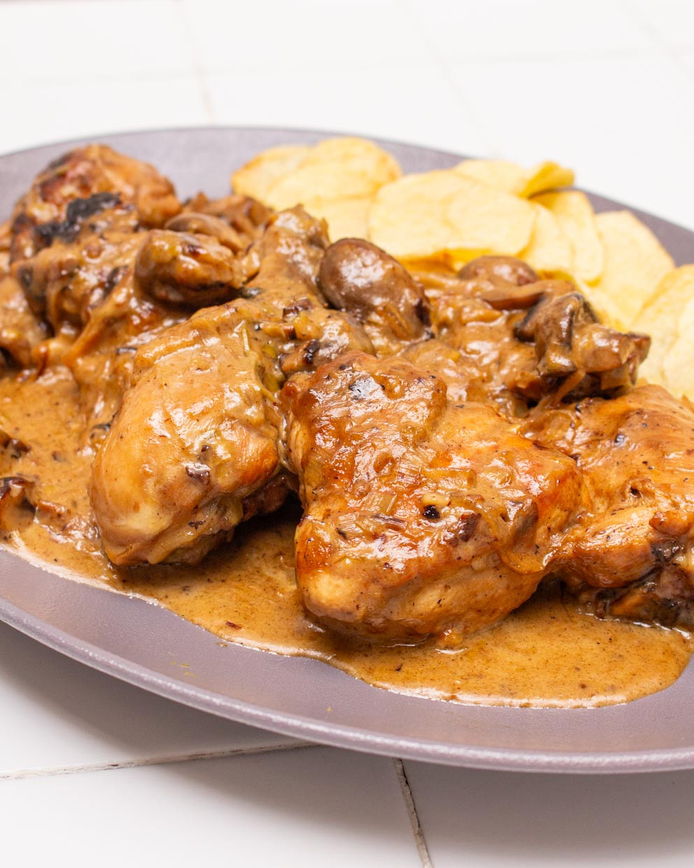 FRANGO COM CHAMPIGNON COM BATATAS ESPANHOLAS COM SALSA