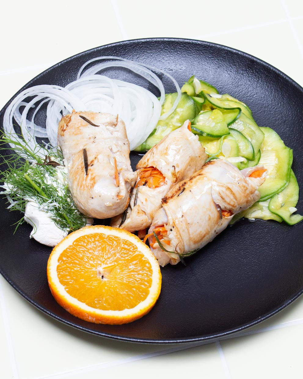 PEITO RECHEADO COM SALADA
