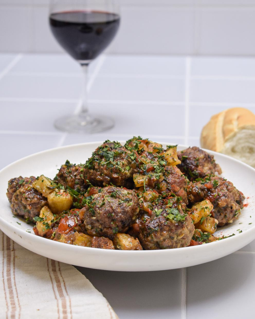 Almôndegas provençais com batatas