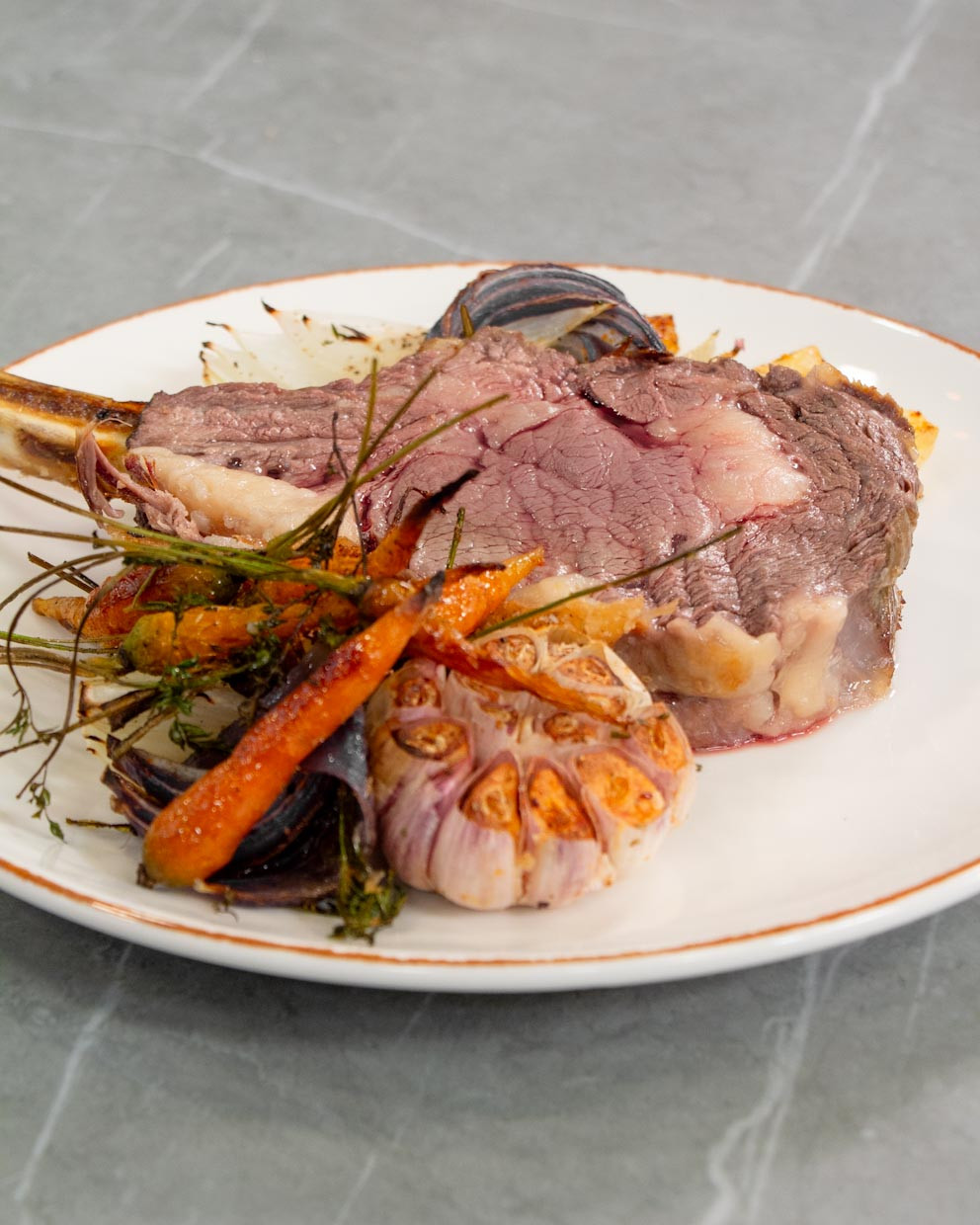 OLHO DE BIFE ASSADO COM VEGETAIS