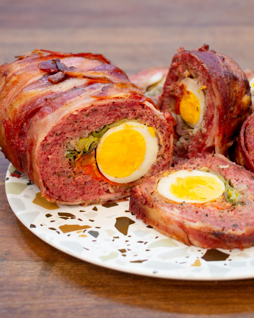 PÃO DE CARNE ENVOLVIDO EM BACON
